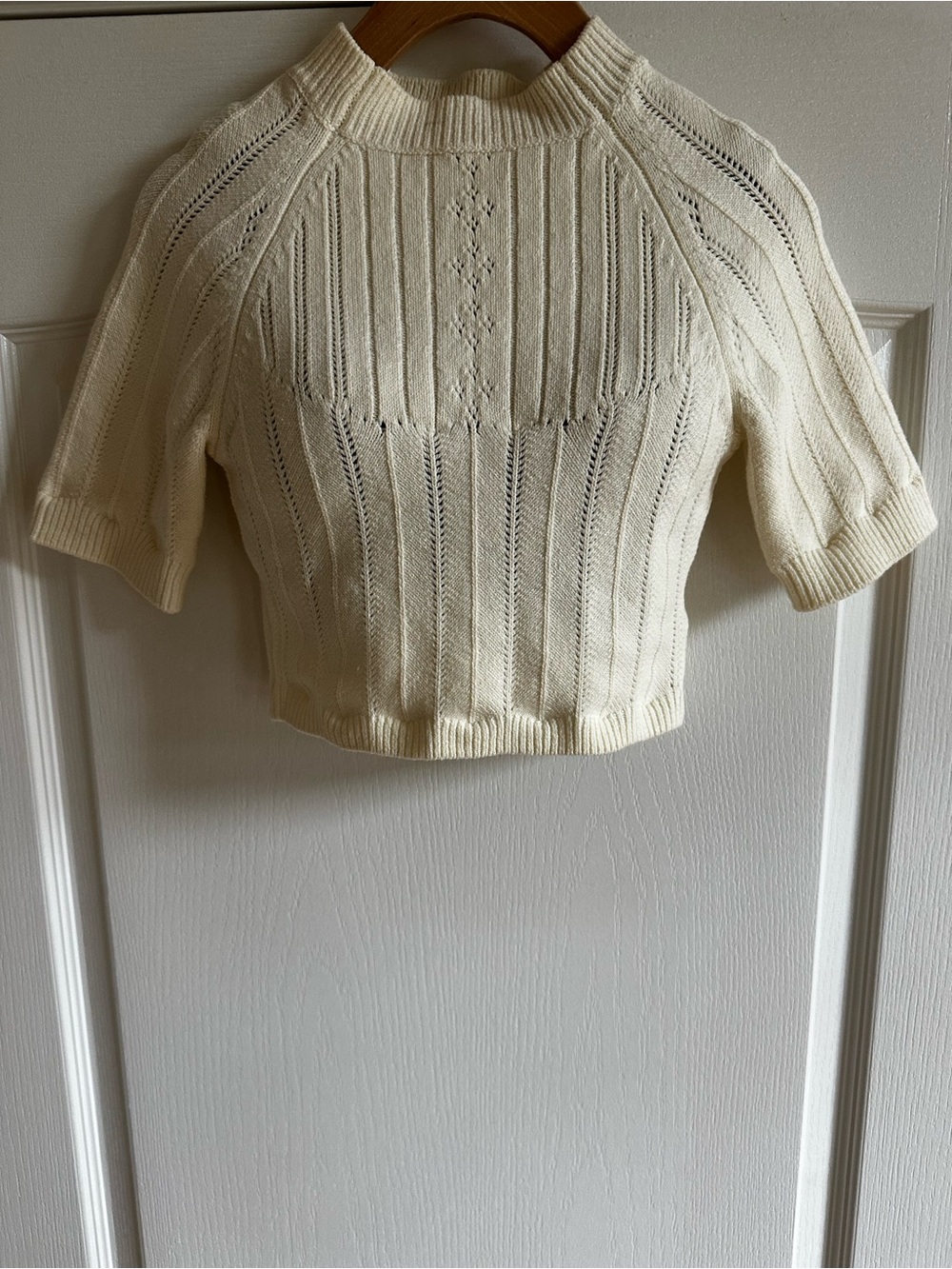 Women's/Junior Cream Short-Sleeve Knit Pullover Top